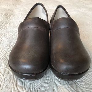 JBU brown clogs